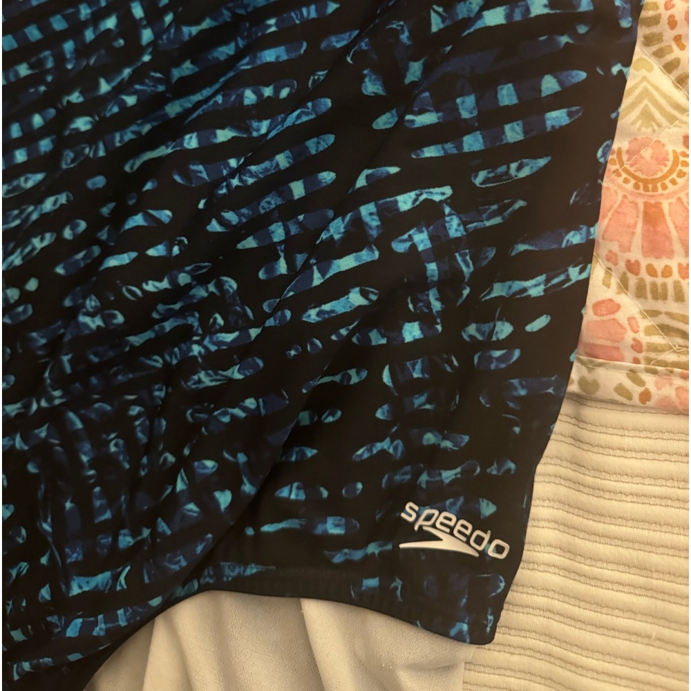 Womens speedo swimsuit size 18. Great condition. Black and blue design.